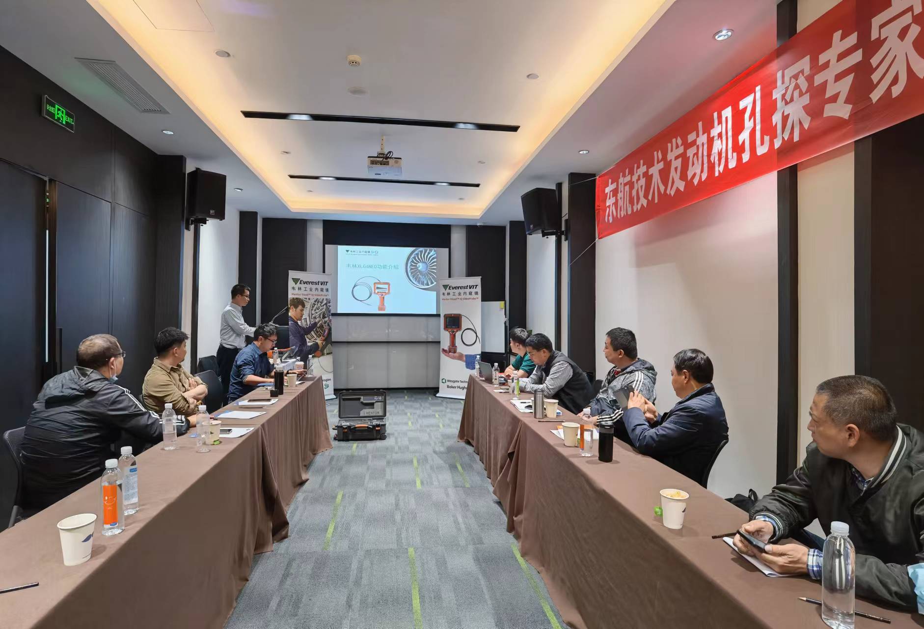 韋林與用戶進行技術交流 韋林與用戶進行技術交流